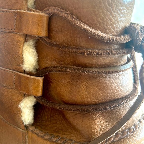 UGG Tan Ankle Boots with Cream Fleece - Picture 6 of 11